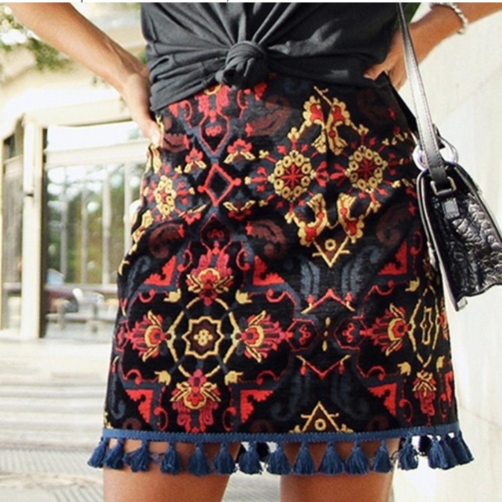 Zara textured skirt with fridge pompom